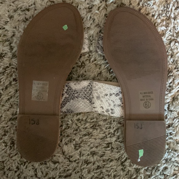 SODA SNAKE PRINT DOUBLE STRAP SANDAL - Picture 3 of 3